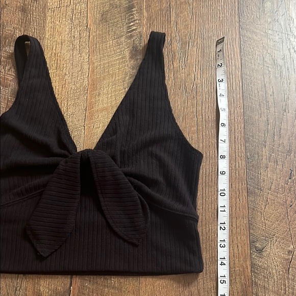 Black Ribbed Knot Front Top - Picture 5 of 6